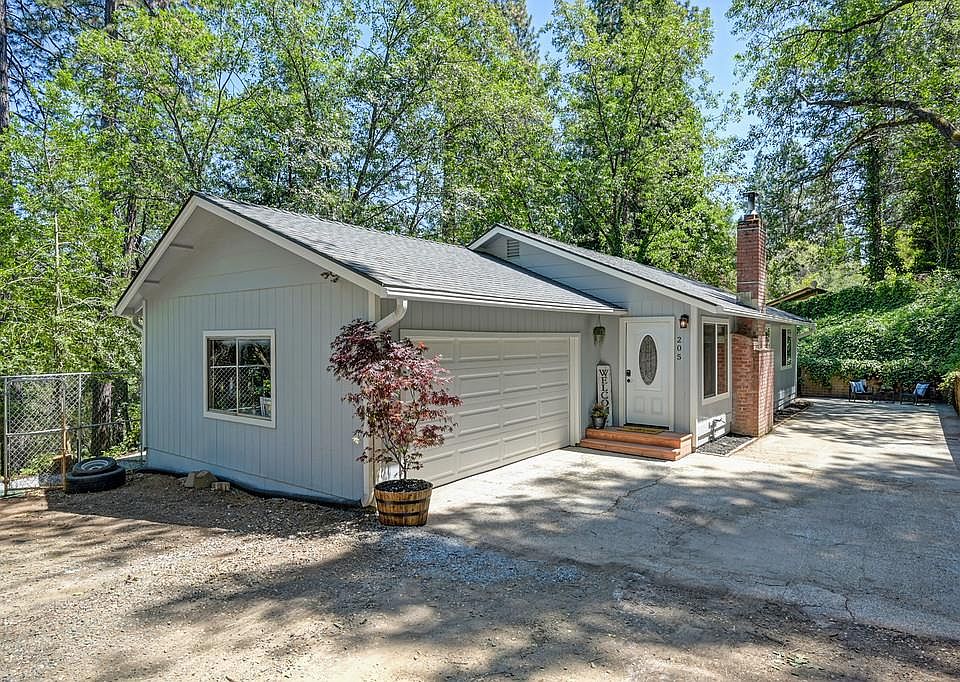 1st image of 205 Pine Wood Way