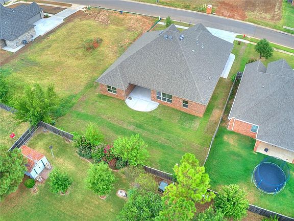 2nd image of 316 Greens Pkwy