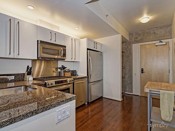 4th image of 321 10th Ave Unit 1005