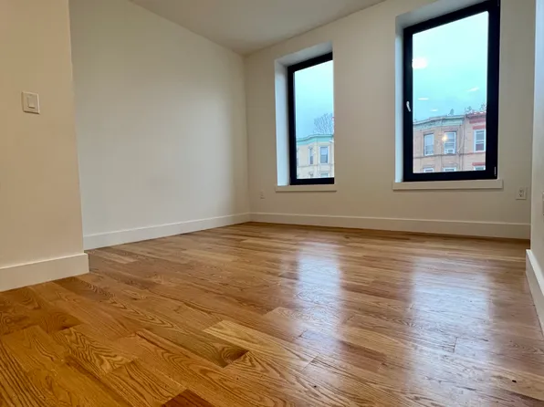 878 Jefferson Avenue image 1 of 8