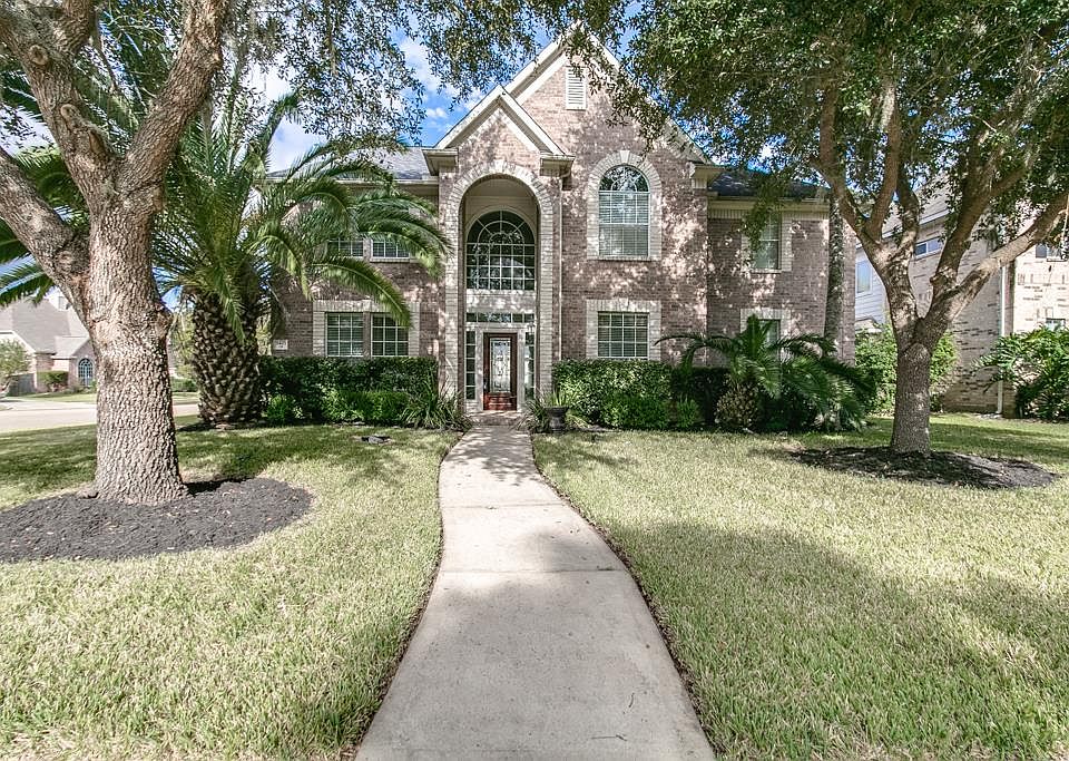 1st image of 8403 Green Valley Dr