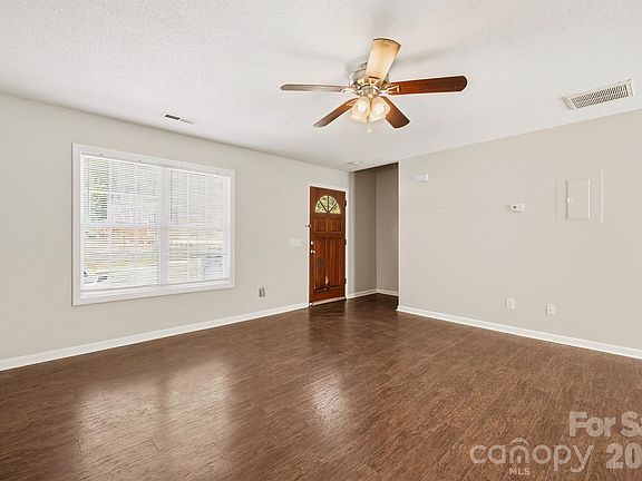 4th image of 1057 19th St NE