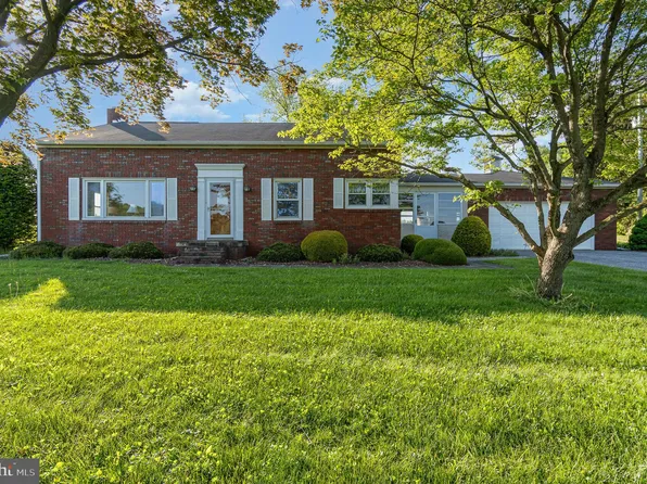 915 S Pleasant Ave, Dallastown, PA 17313