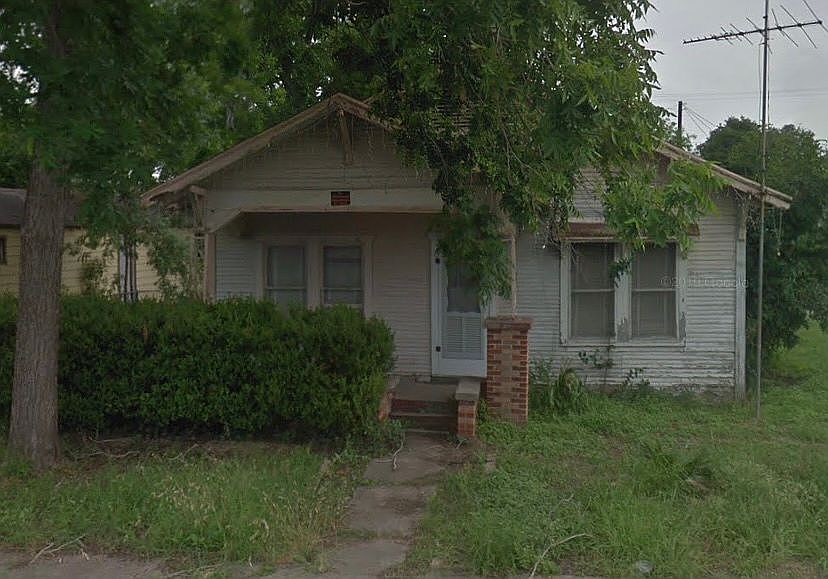 1st image of 321 E Santa Gertrudis St