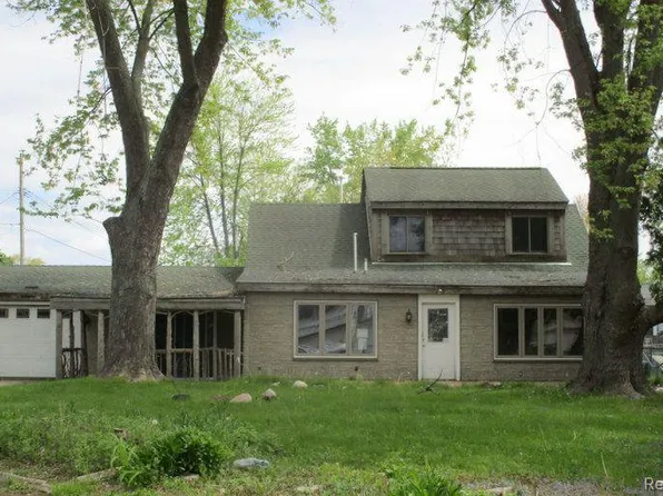 124 Roselawn St, Algonac, MI 48001