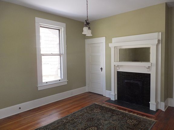 4th image of 2414 NE Washington Ave