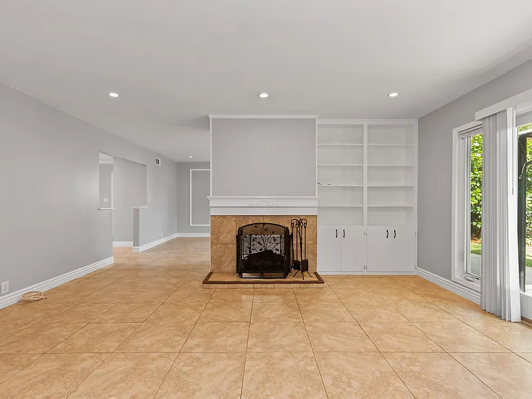 831 E Hoover Ave — Photo 12