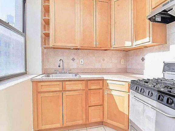 2nd image of 65 Pineapple St #2A