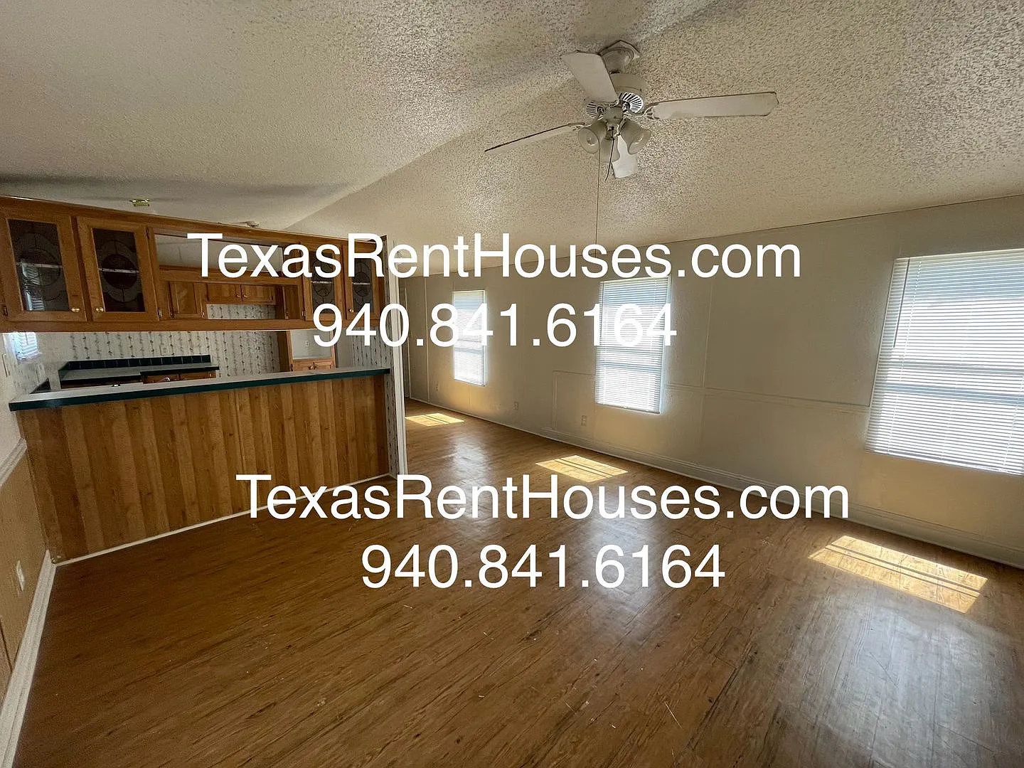 Pet Friendly - Pets Are Welcomed In This 3 Bedroom 2 Bath Home With Fenced Yard — Photo 2