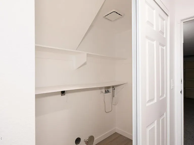 1311 Oyster Pl — Photo 10