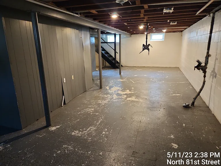 5860 N 81st St — Photo 13