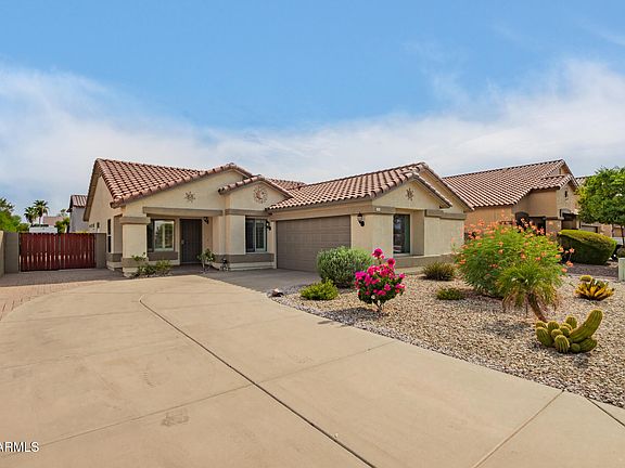 3rd image of 15955 W WOODLANDS Avenue