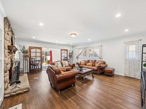 4th image of 426 Walnut St