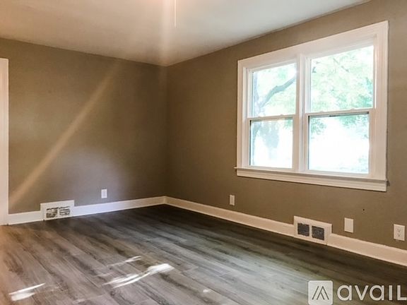 3rd image of 1522 Ivy Ave