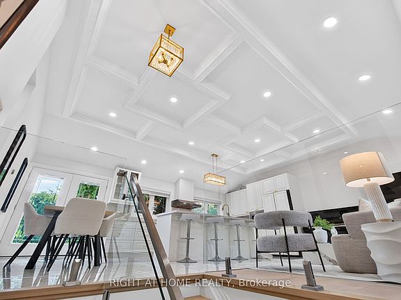 5th image of 534 Rosedale Cres