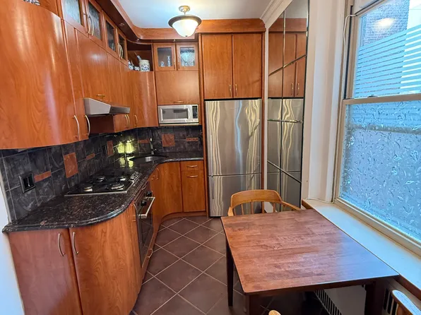 1560 East 18th Street 3H image 2 of 13