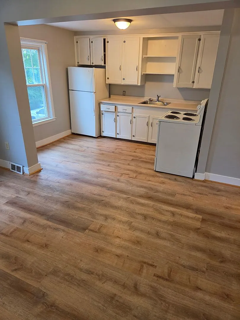 228-230 Shelburne Road — Photo 1