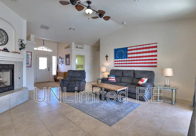 304 Acoma Blvd S — Photo 11