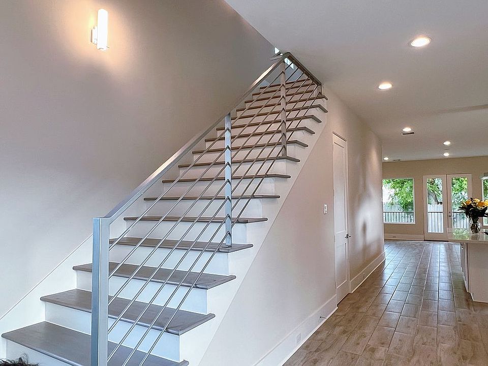 2nd image of 1307 Idylwild St #B
