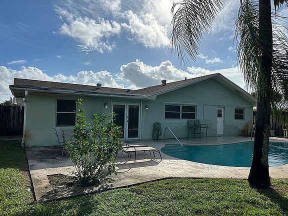 5th image of 2401 Gabriel Ln