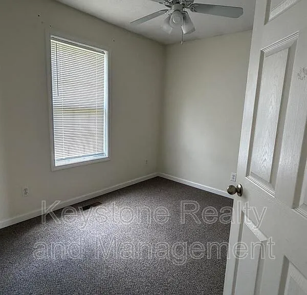 163 W Oak St — Photo 6