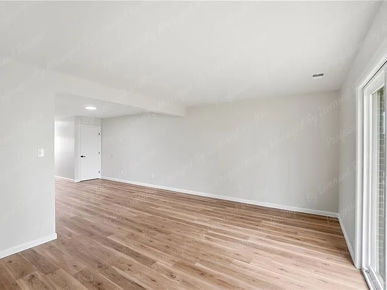 539 N Broad St — Photo 9
