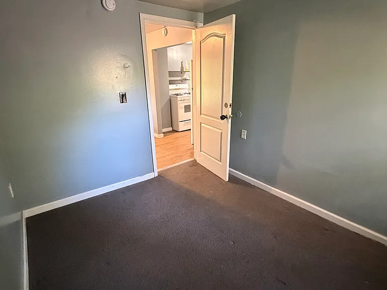 12 Brown Ave #B — Photo 10