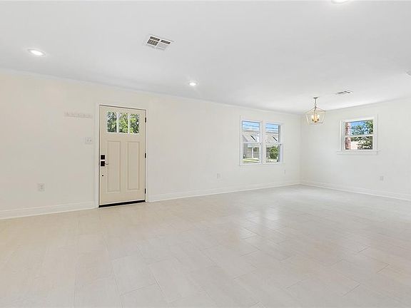4th image of 729 Beverly Garden Dr