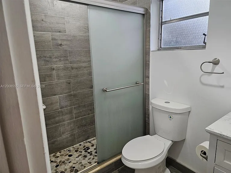 900 Tallwood Ave #207 — Photo 12