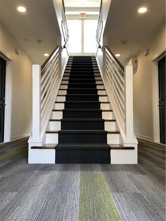 1 bed, 1.0 bath, 700 sqft, $2,200 — Photo 2