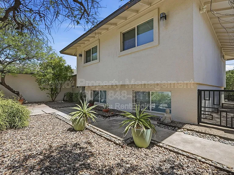 207 E El Caminito Dr — Photo 42