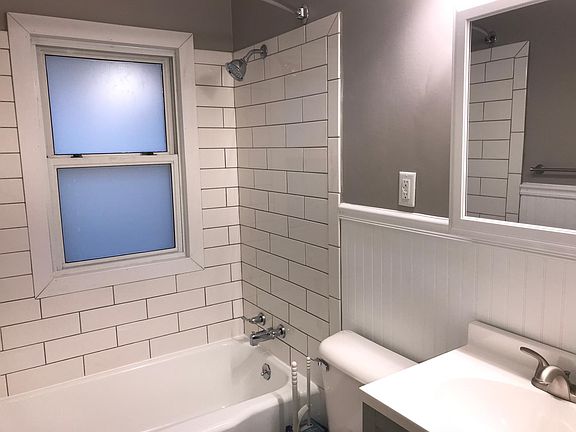 Renovated clean bathroom!