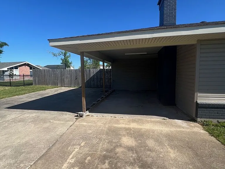 1002 Holly St — Photo 4