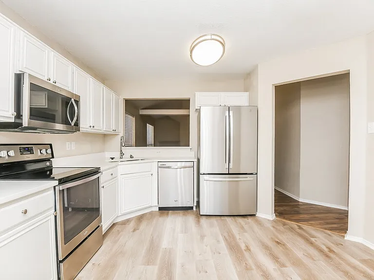 10217 Cypress Hills Dr — Photo 9