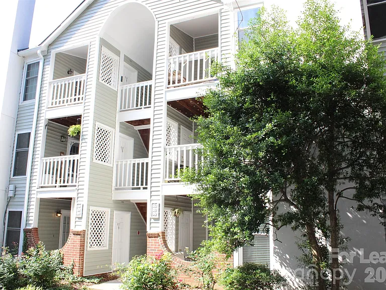 430 Queens Rd — Photo 28