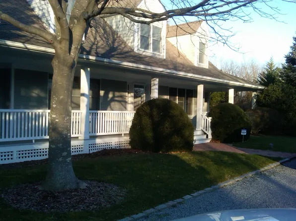 https://photos.zillowstatic.com/fp/28ef54ecda0ef2feab8432dc3ccdb355-p_e.webp