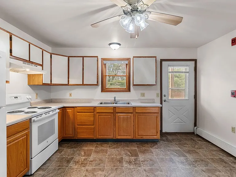 Hickory Drive and Pinecrest Apartments — Photo 9