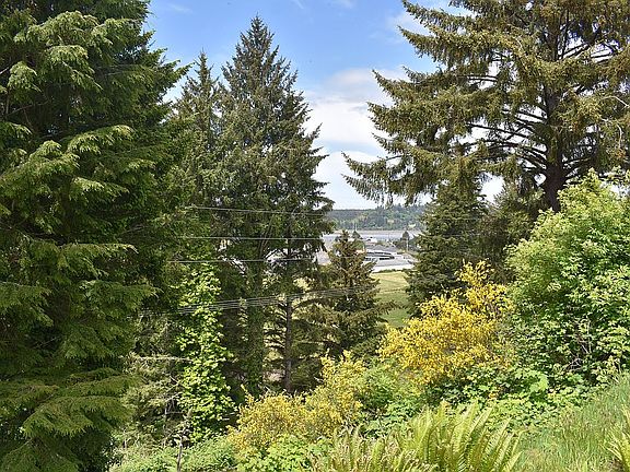5th image of 360 NE Edgecliff Dr