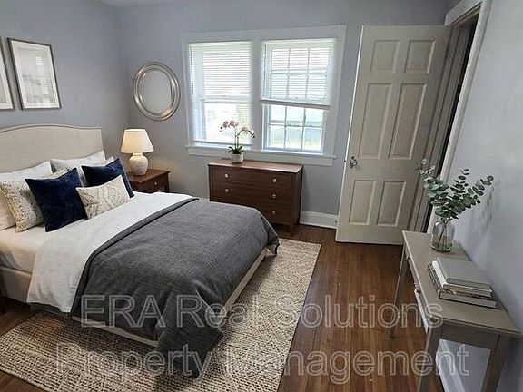 3rd image of 1577 E Cordell Ave