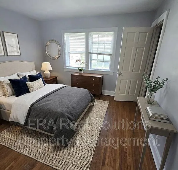 1577 E Cordell Ave — Photo 3
