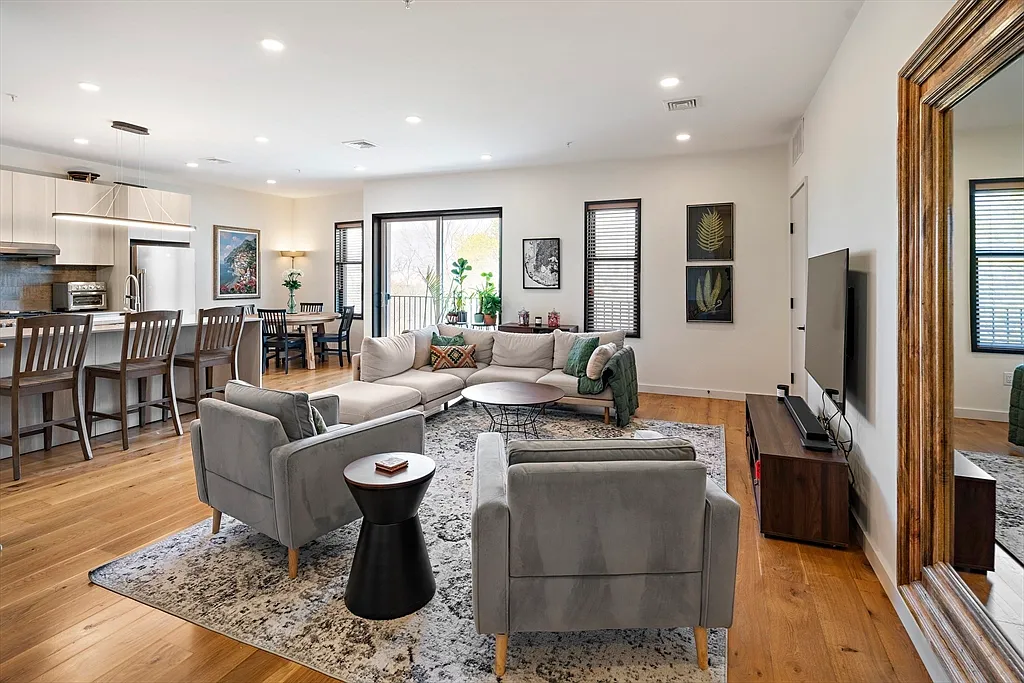 2 bed, 2.0 bath, 1252 sqft, $3,750 — Photo 2