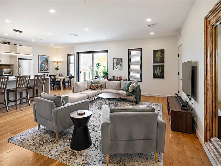 211 Condor St #8 — Photo 2