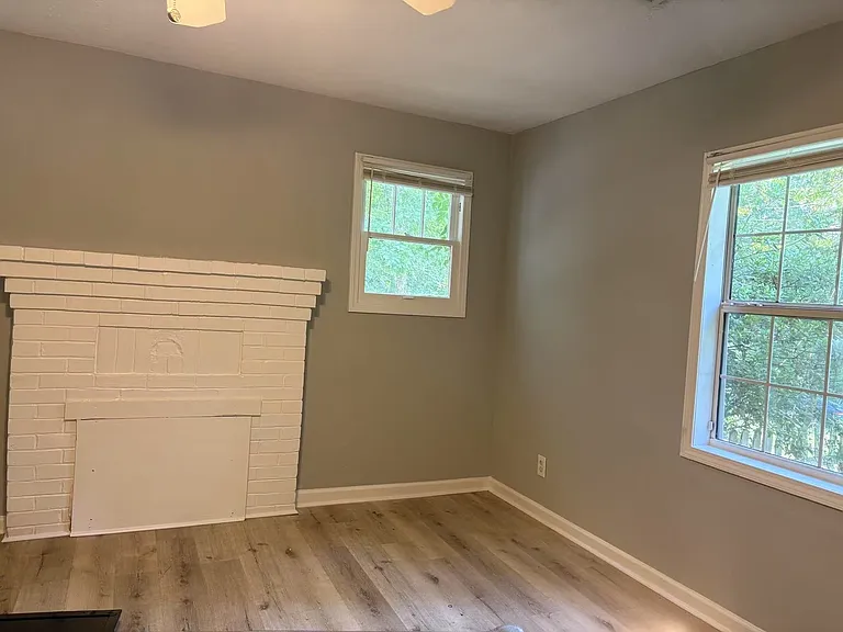 1437 S Indian Creek Dr #H — Photo 3