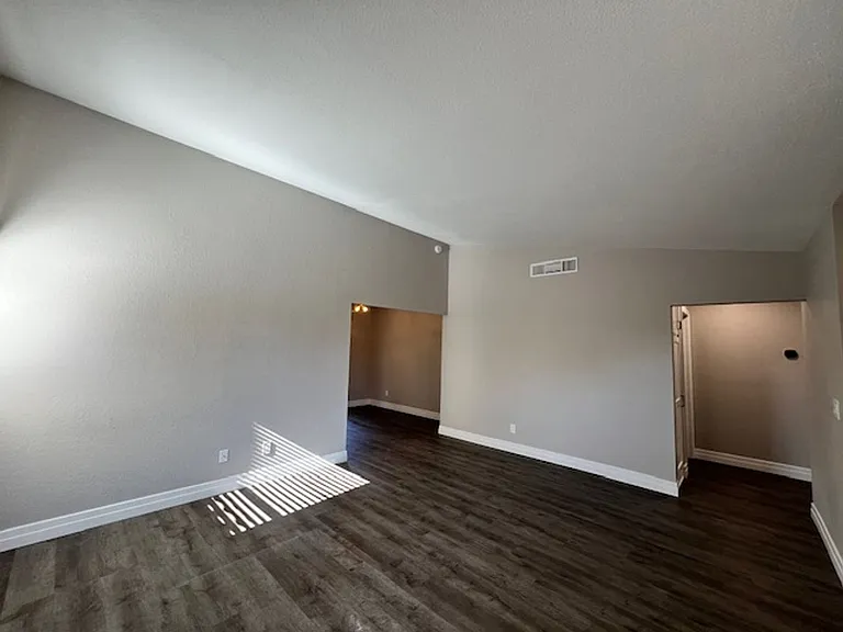 2526 Wolverton Ave — Photo 36