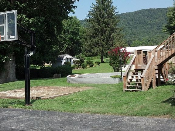 Drivewat View of back patio