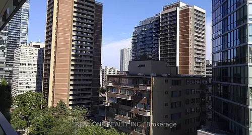 42 Charles St E Photo 1