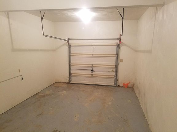 3rd image of 4525 Regent Dr