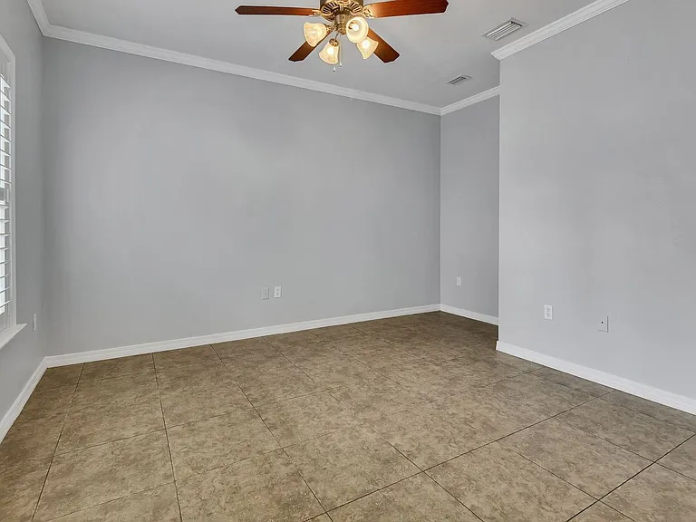 1486 Bentley Cir — Photo 11