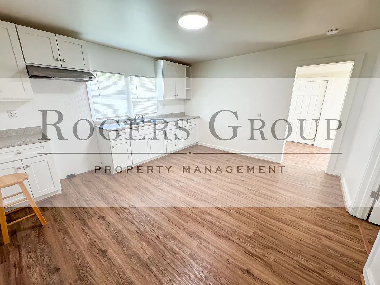 3 bed, 1.0 bath, 1102 sqft, $895 — Photo 2