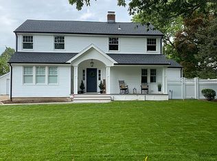77 Manchester St, Westbury, NY 11590